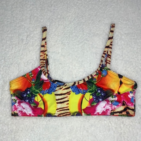 NWT PrettyLittleThing “Wild Fruit Print Low Scoop Neck Bikini Top” (USA Size 2) - Picture 1 of 10